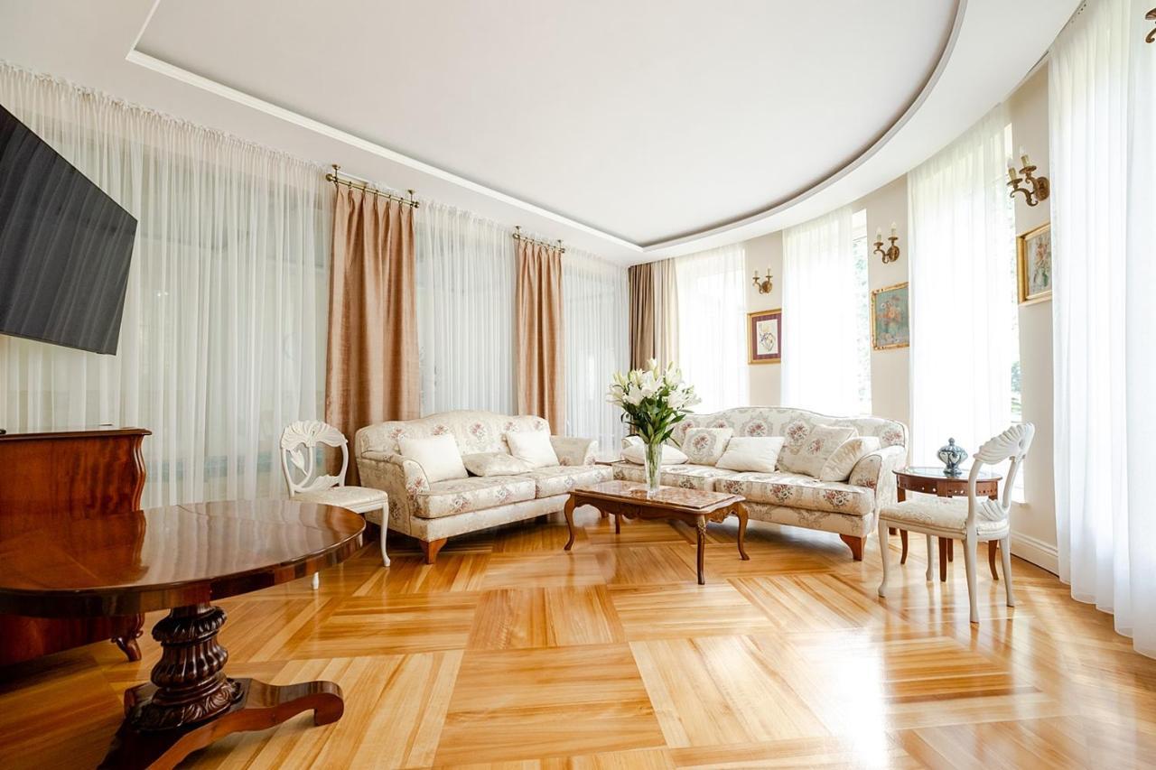 Luxury Villa Indoor Pool Warsaw Magdalenka Luaran gambar