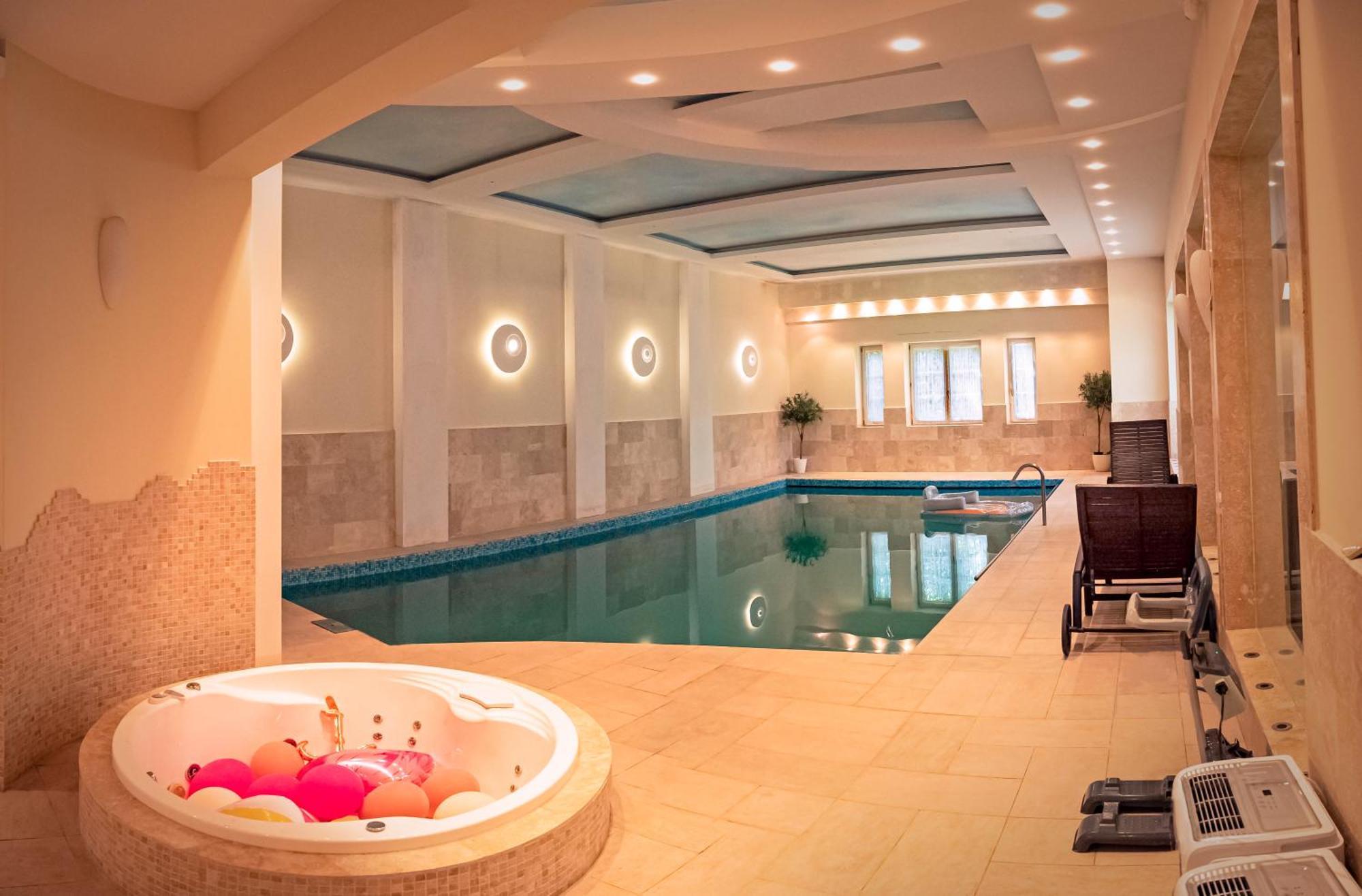 Luxury Villa Indoor Pool Warsaw Magdalenka Luaran gambar